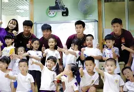 赛前体能课后；广州队队长鼓劲备战社区盾；信心回归；临场指挥获称赞