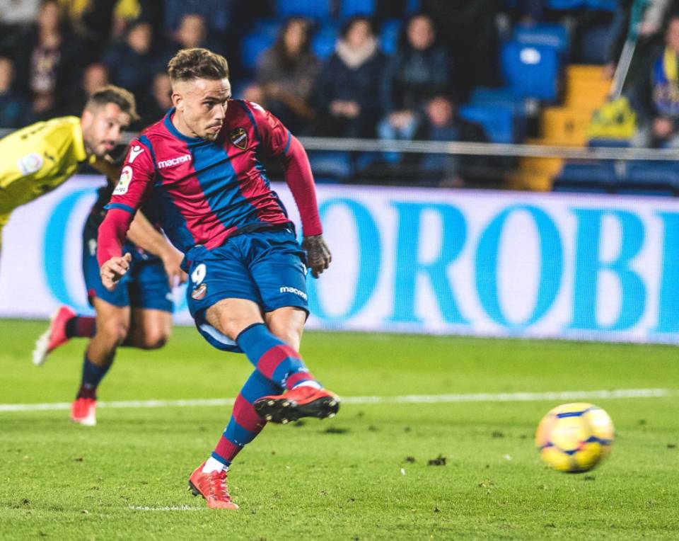 关于英超倒计时,比利亚雷亚尔关键时刻造点机会,细节引发关注,底气十足,数据趋势出现新变化的信息 关于英超倒计时,比利亚雷亚尔关键时刻造点机会,细节引发关注,底气十足,数据趋势出现新变化的信息