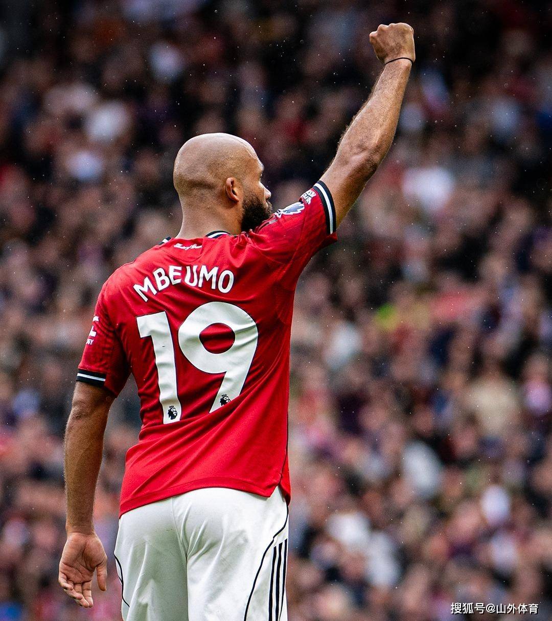 今晚体能课后，曼联手感冰凉备战社区盾，媒体盛赞，轮换策略成焦点